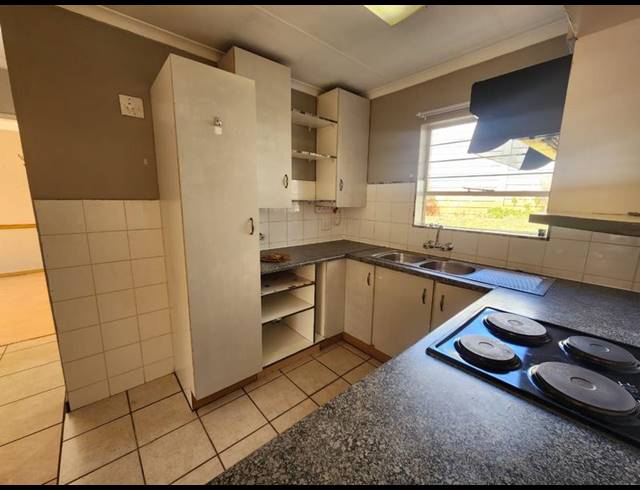 2 BEDROOM PROPERTY TO RENT IN ROODEKRANS
